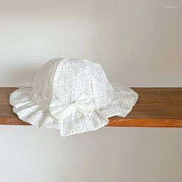 White flower bonnet 0165