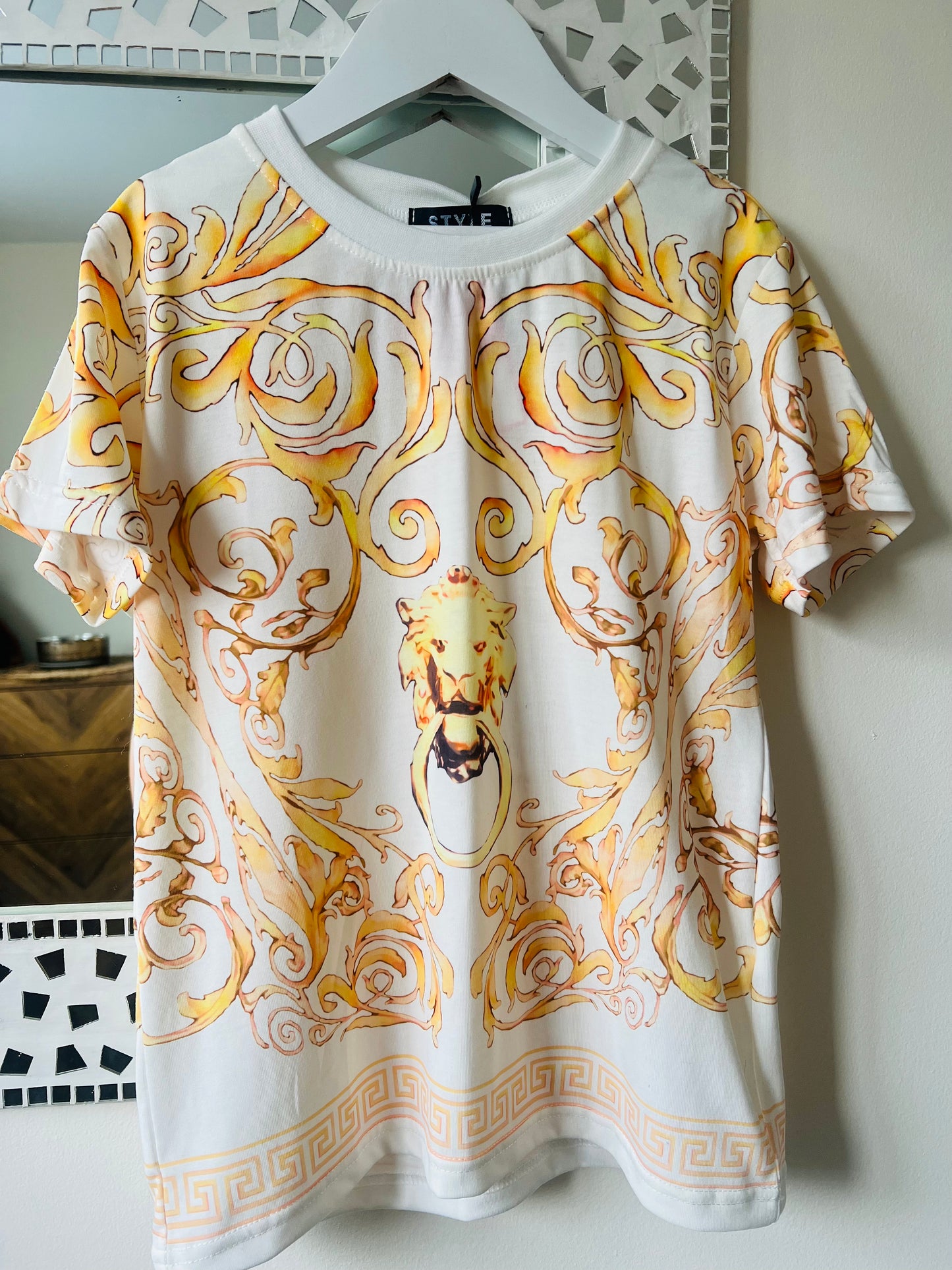 Lion ring tshirt